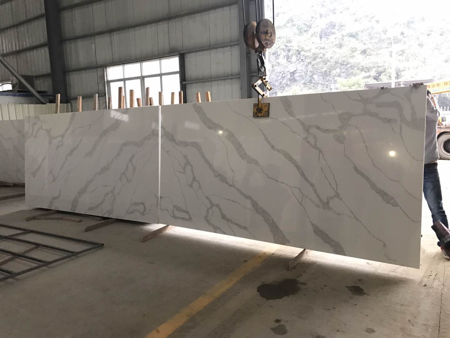 Custom Engineered White Quartz Slabs Supplier