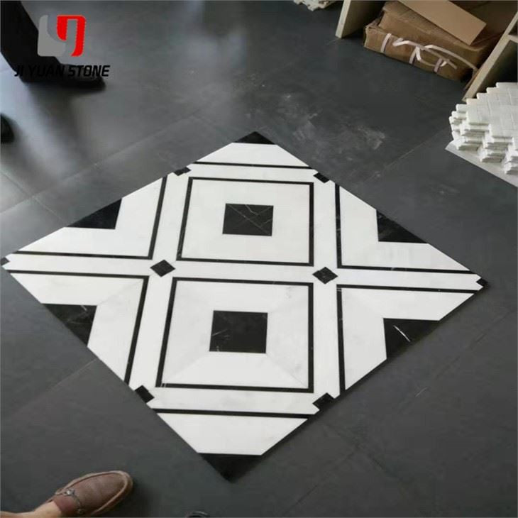 Carrelage mosaïque en pierre noir et blanc
