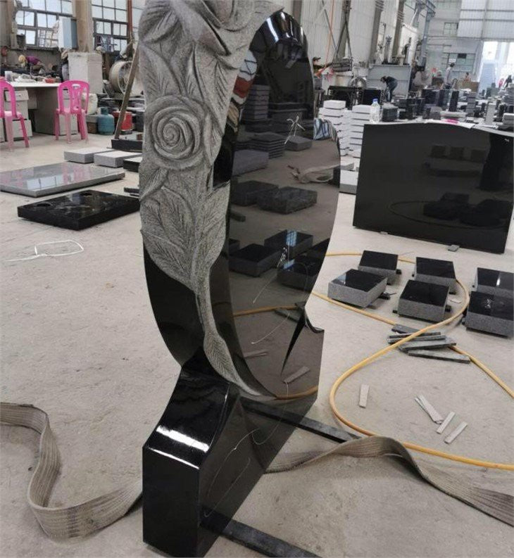 Piedra conmemorativa de granito gris