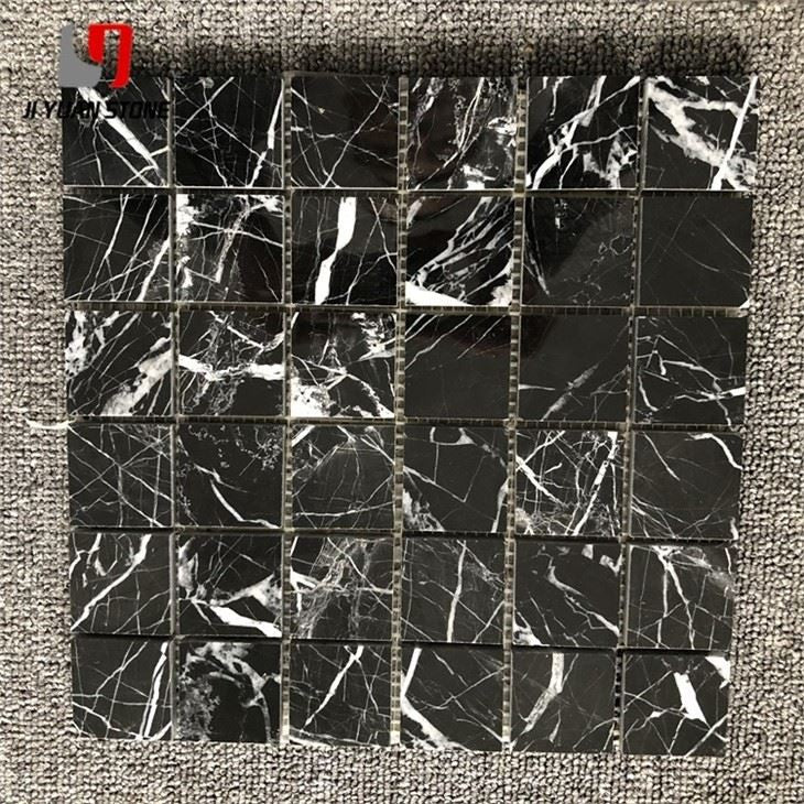 Carrelage mosaïque en pierre noire