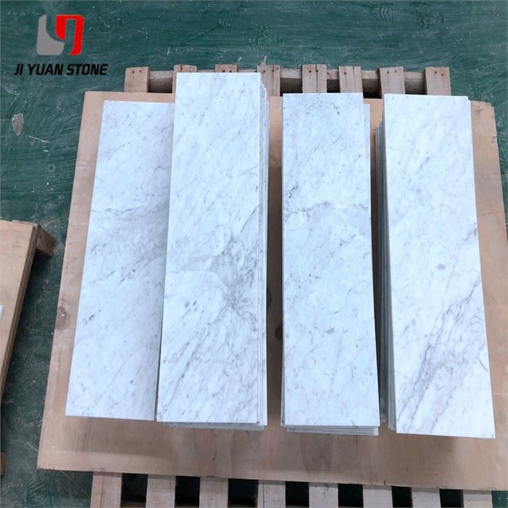 Carrelage en marbre blanc de Carrare