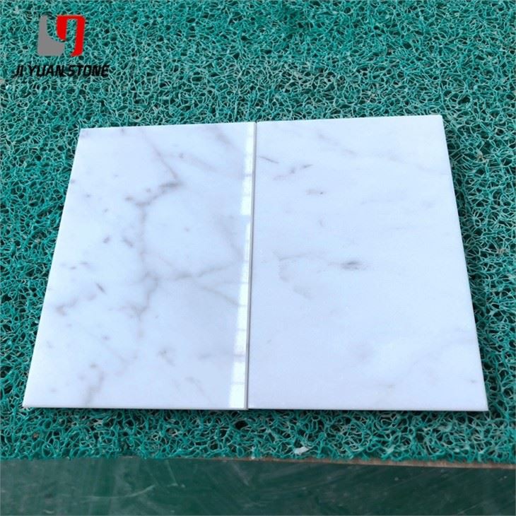 Carrelage en marbre blanc de Carrare