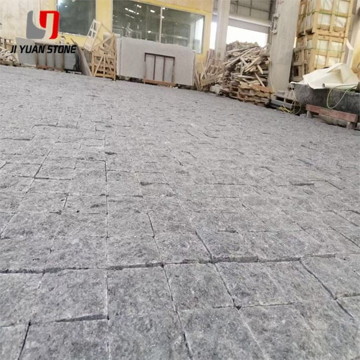Pavés de granit gris clair
