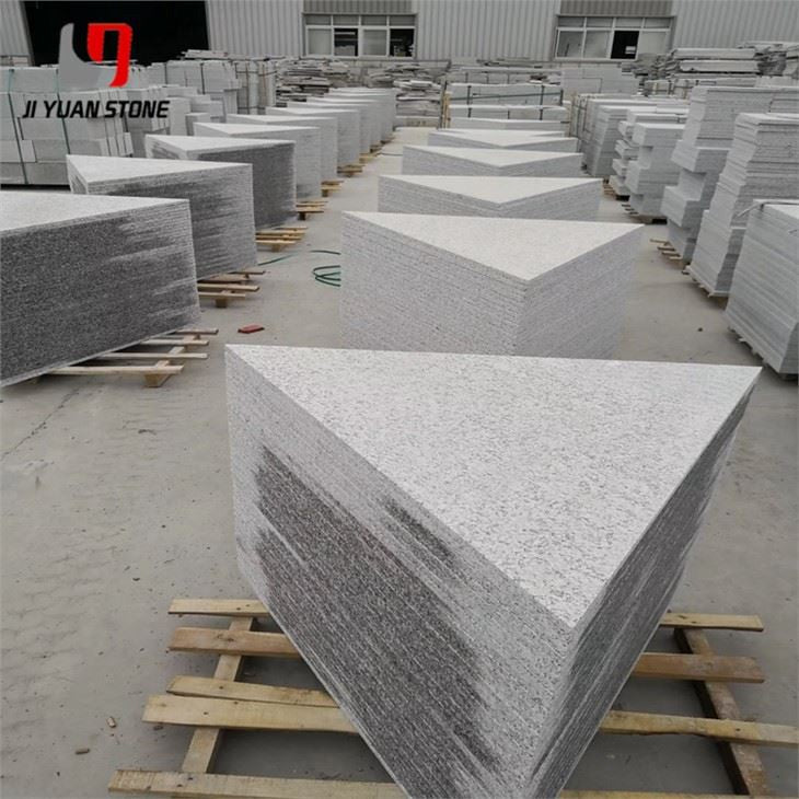 Pavage en granit martelé
