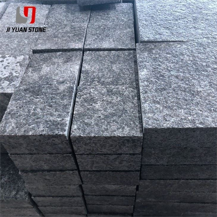 Bordillo de granito negro