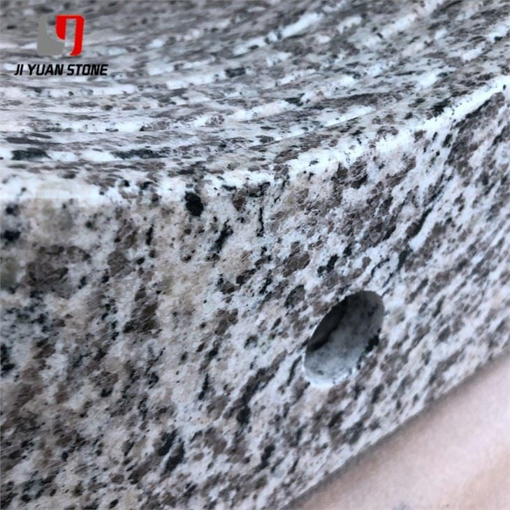 Granit blanc peau de tigre