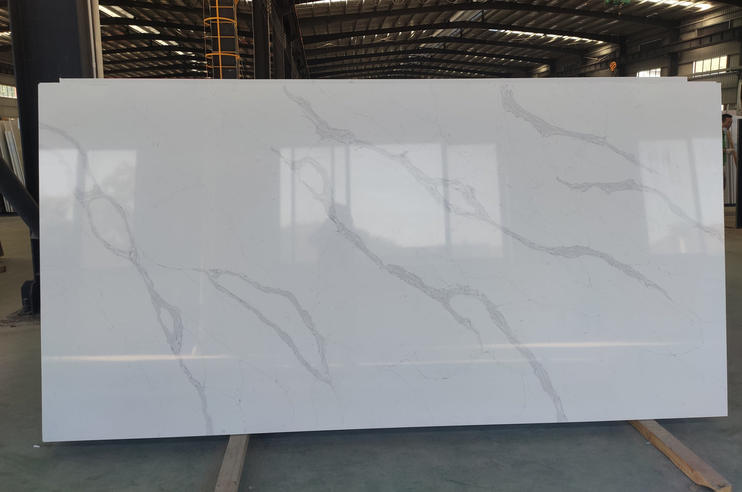 Dalle de quartz Calacatta