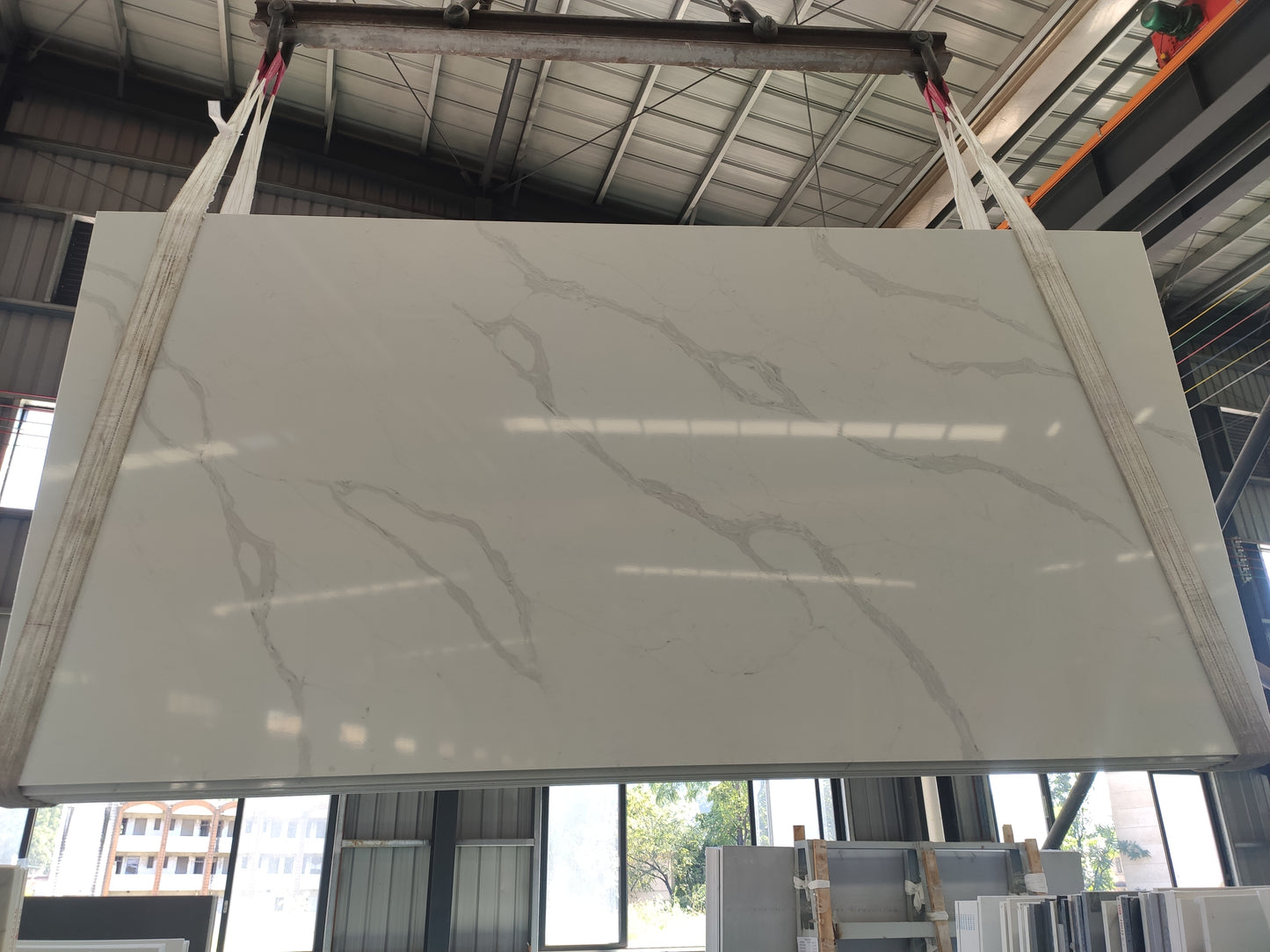 Dalle de quartz Calacatta