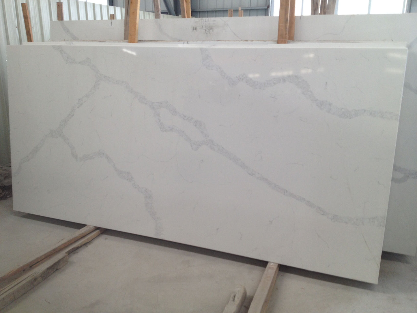 Engineered White Quartz Stone for Kitchen Countertops